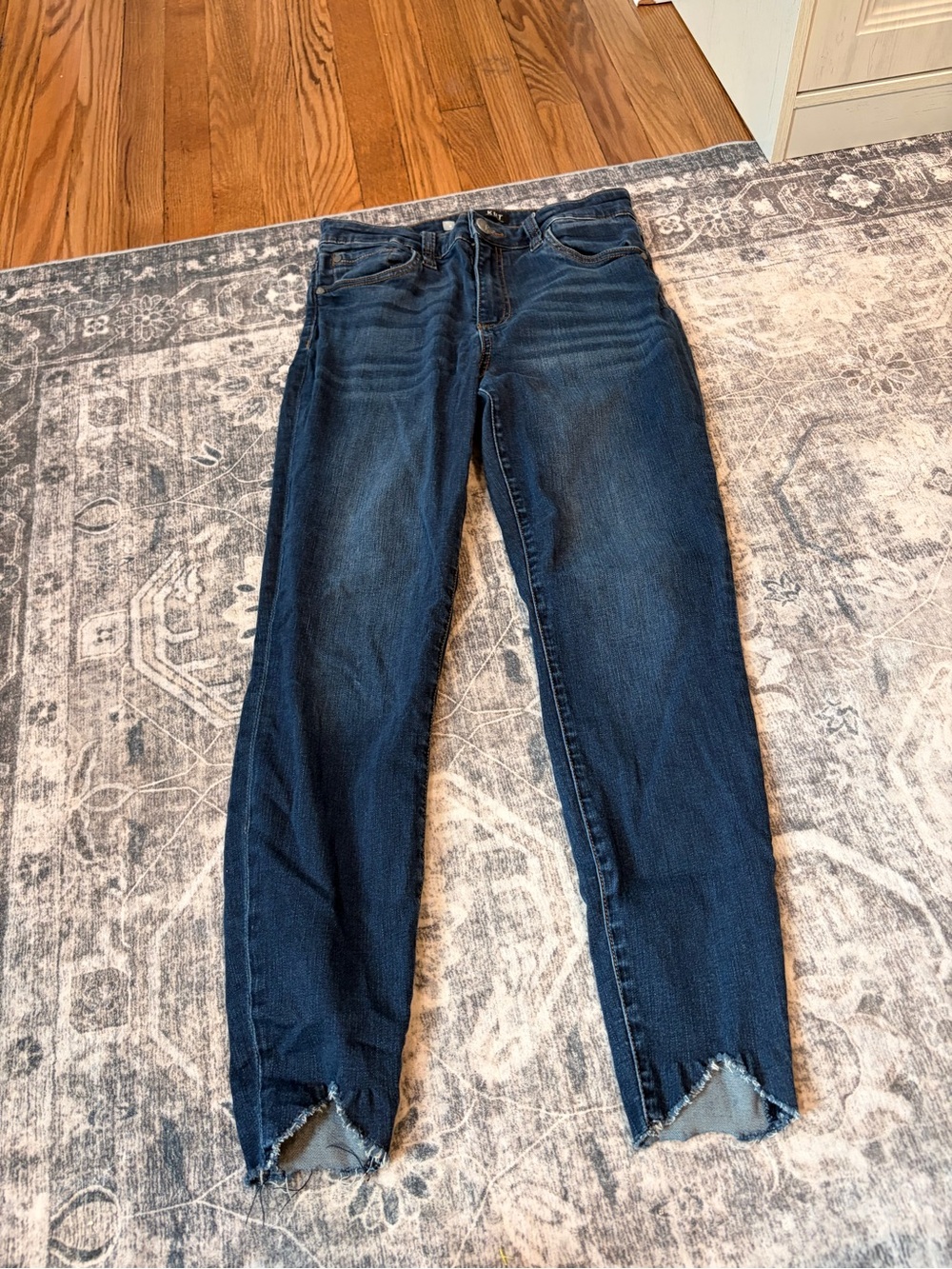 Kut from the Kloth Women's Dark Blue Skinny Jeans with V-Notch Frayed Hem